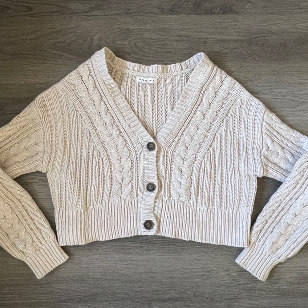 Aeropostale ladies oversized sweater. Great shape. Size medium. Cream. Buttons